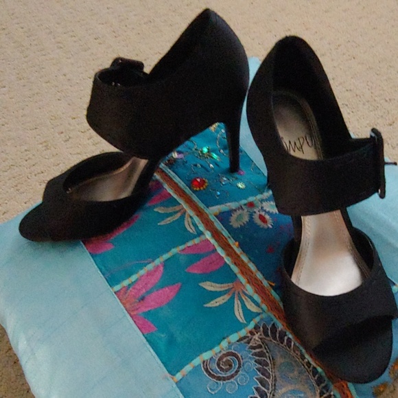Impo satin heels with strap - Picture 2 of 4